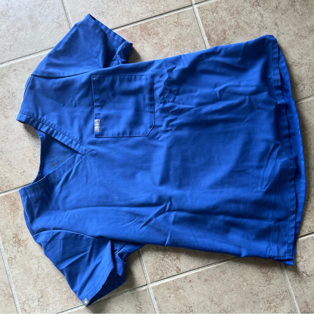 Women’s Catarina one- pocket scrub top